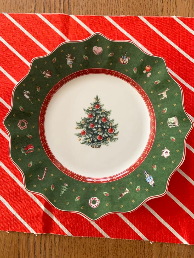 未使用 ビレロイ＆ボッホ トイズデライト クリスマス皿 24cm 2枚セット