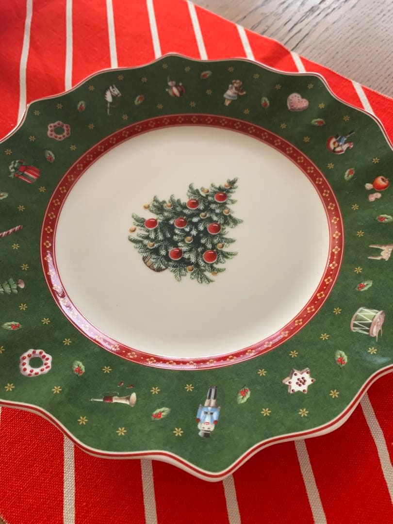 未使用 ビレロイ＆ボッホ トイズデライト クリスマス皿 24cm 2枚セット