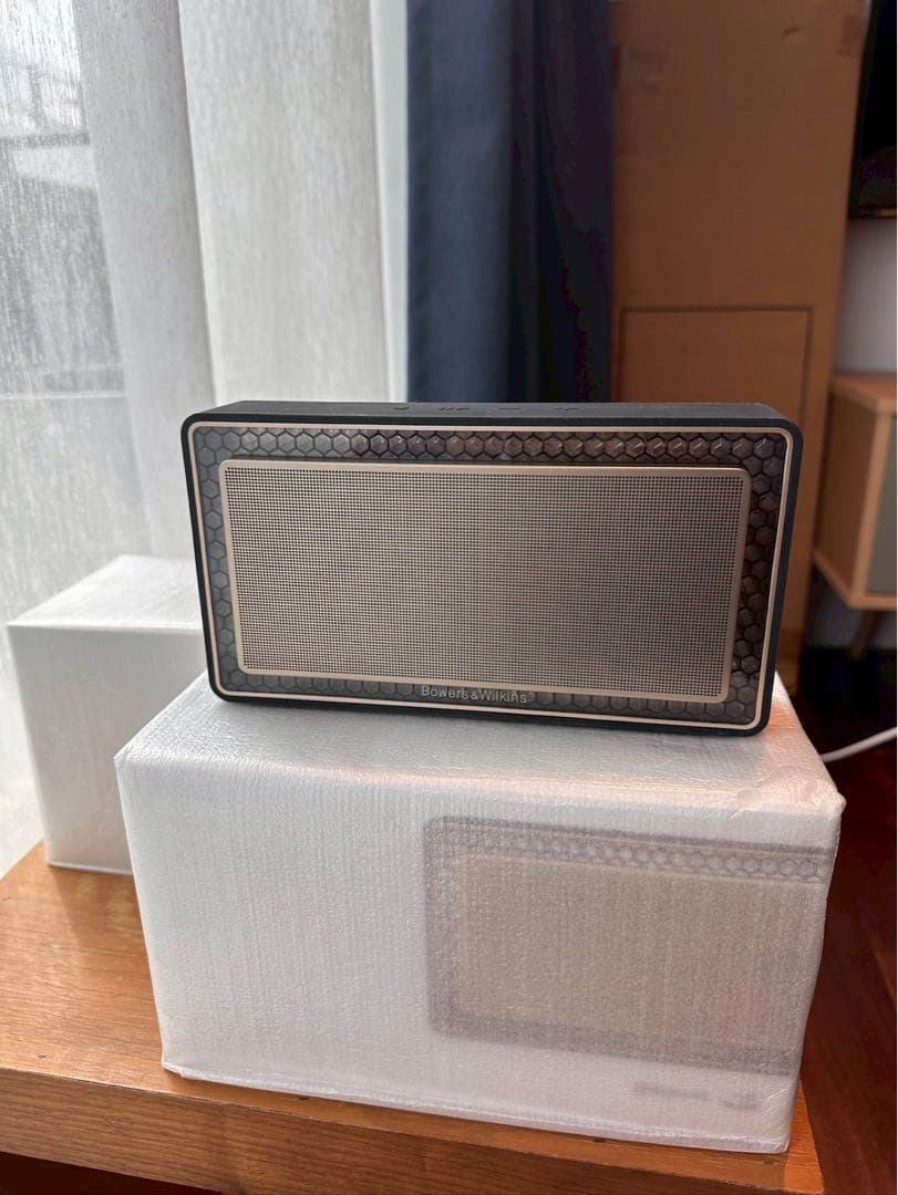 Bowers & Wilkins T7 Bluetoothスピーカー