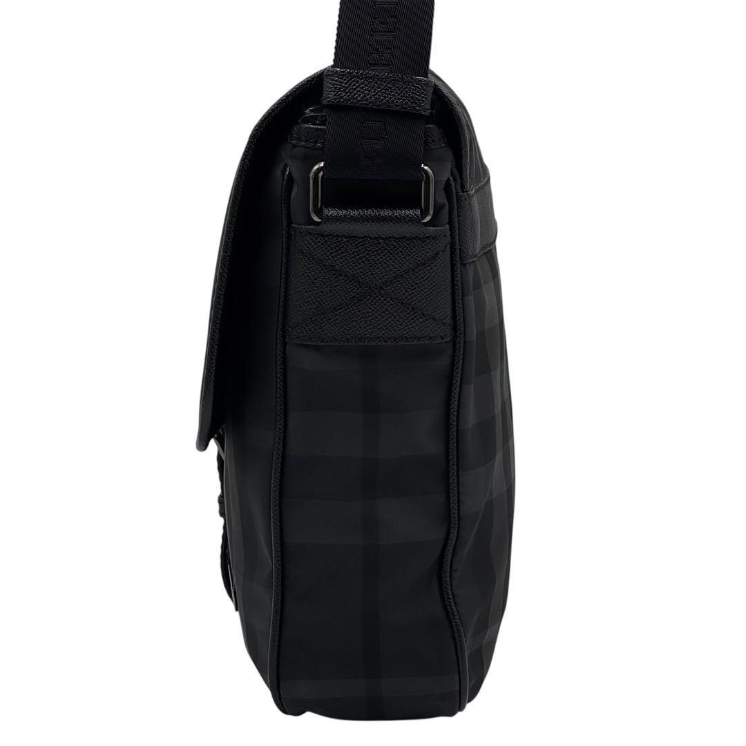 【美品】BURBERRY バーバリー　ショルダーバッグ　メッセンジャーバッグ
