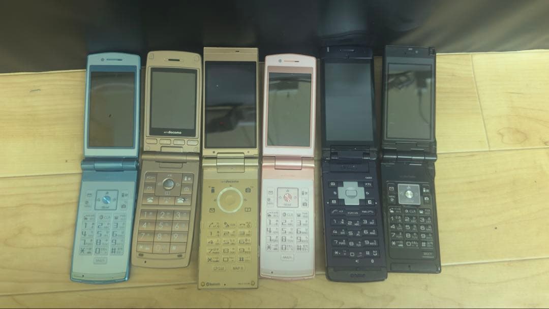 ガラケー他ジャンク18台まとめて