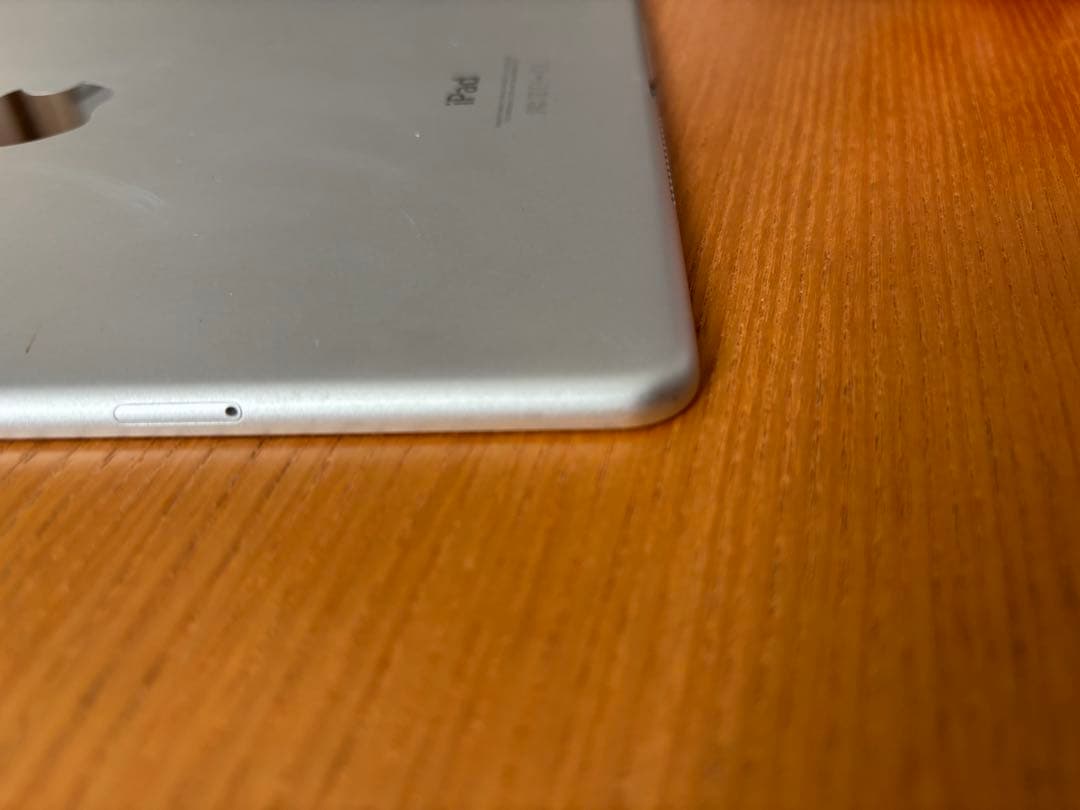 Apple iPad Air2 128GB WiFi シルバー　カバー付き