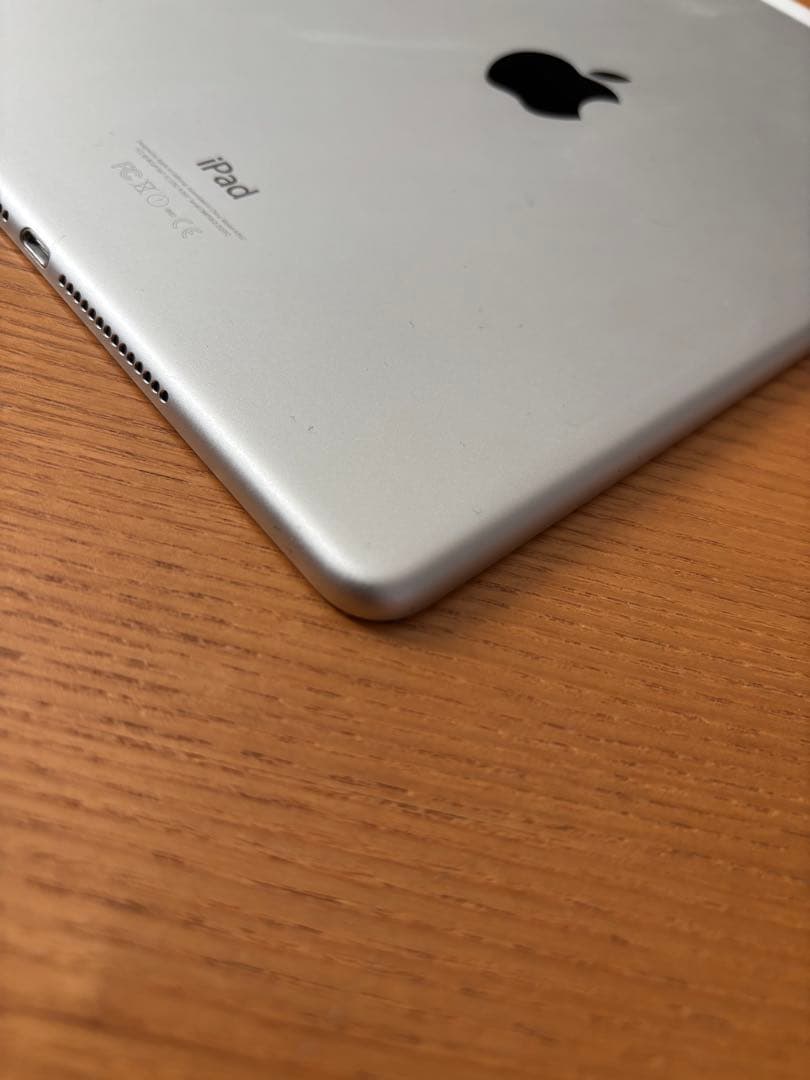 Apple iPad Air2 128GB WiFi シルバー　カバー付き