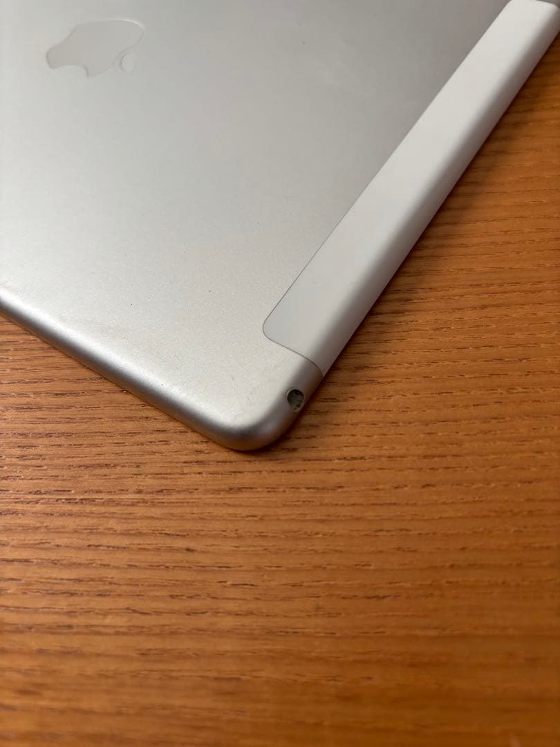 Apple iPad Air2 128GB WiFi シルバー　カバー付き