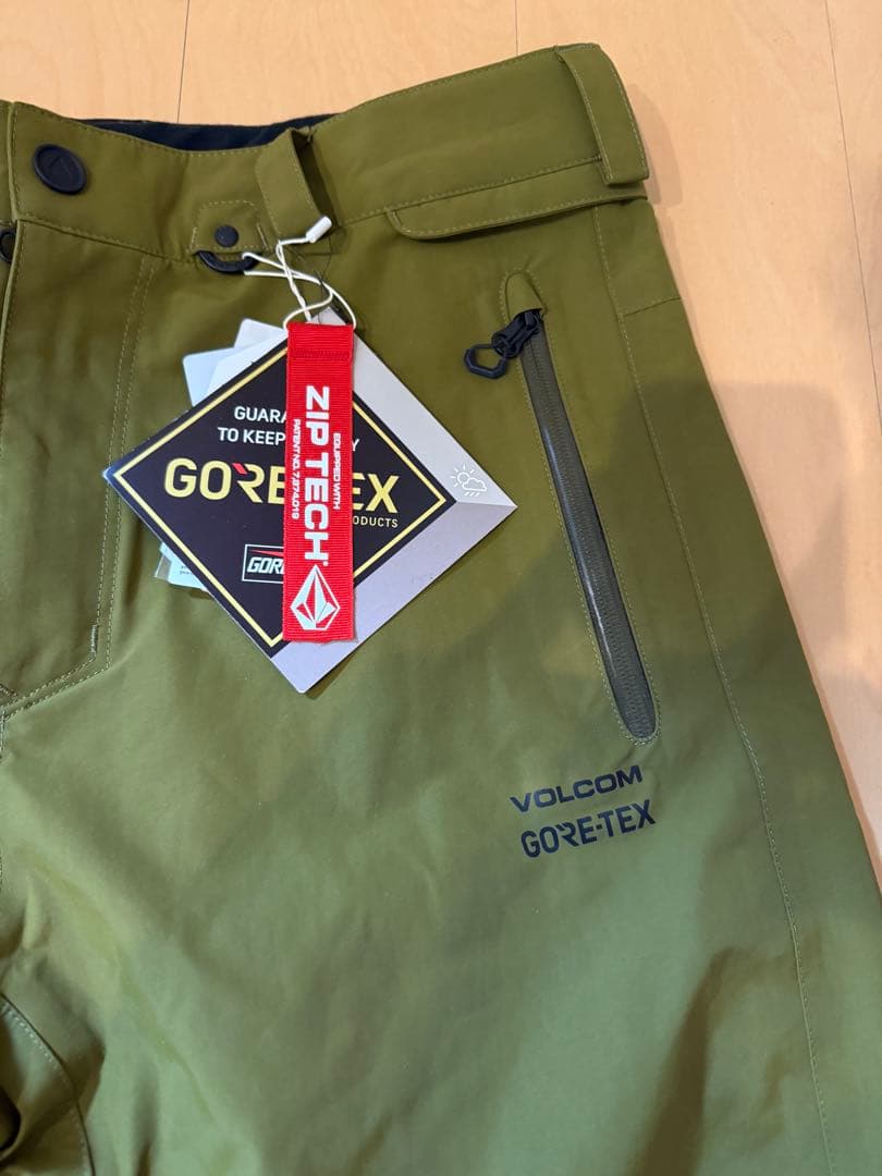 未使用タグ付き　volcom GORE-TEX スノーウェア