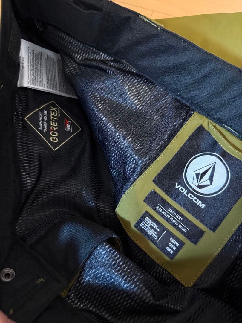 未使用タグ付き　volcom GORE-TEX スノーウェア