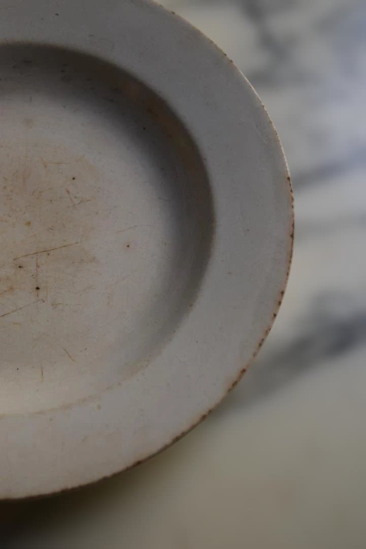 ショワジー・ル・ロワ　美しい気配の白皿（17㎝）古道具坂田