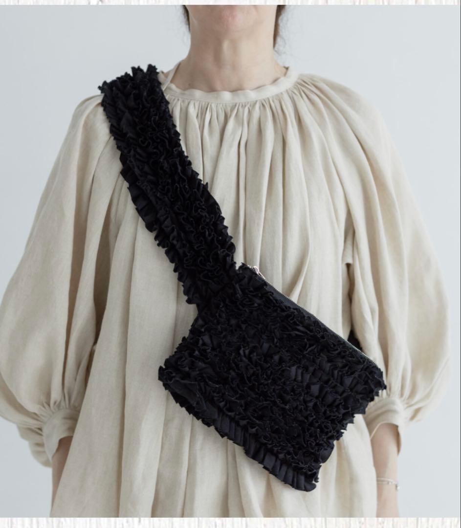 未使用R&D.M.CO- Ecru et pousse フリルボディバッグ(黒)