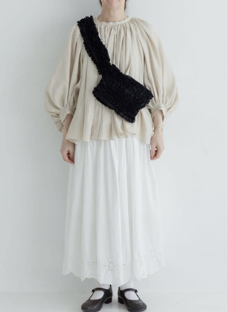 未使用R&D.M.CO- Ecru et pousse フリルボディバッグ(黒)