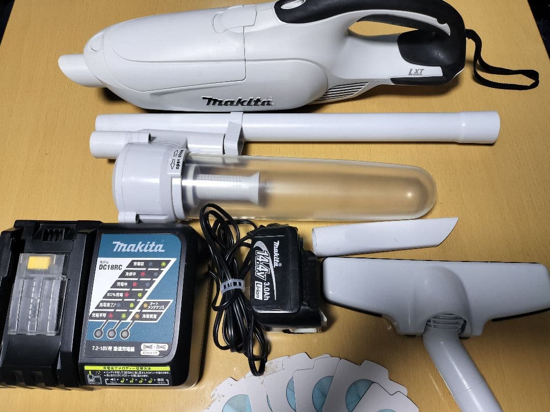 マキタ14.4V充電式クリーナCL142FD バッテリー、急速充電器、サイクロン