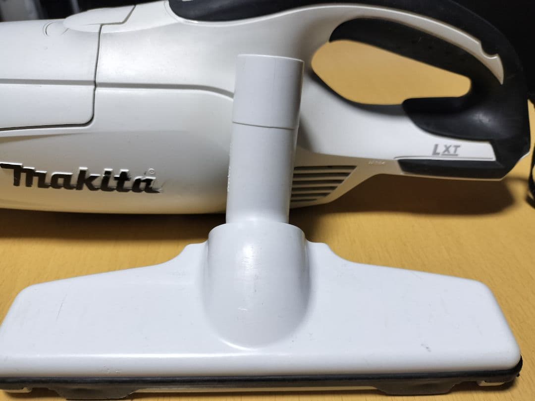 マキタ14.4V充電式クリーナCL142FD バッテリー、急速充電器、サイクロン