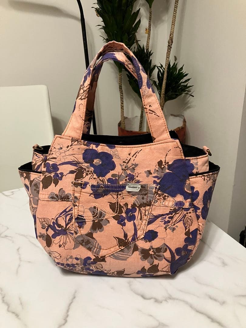 830 アッコちゃん大きめ　英字デニムリメイクバック　ハンドメイド　2点