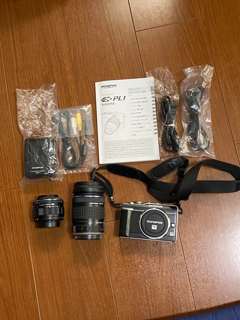 美品)オリンパス PEN E-PL1 ダブルズームキット+ 予備電池など＋おまけ