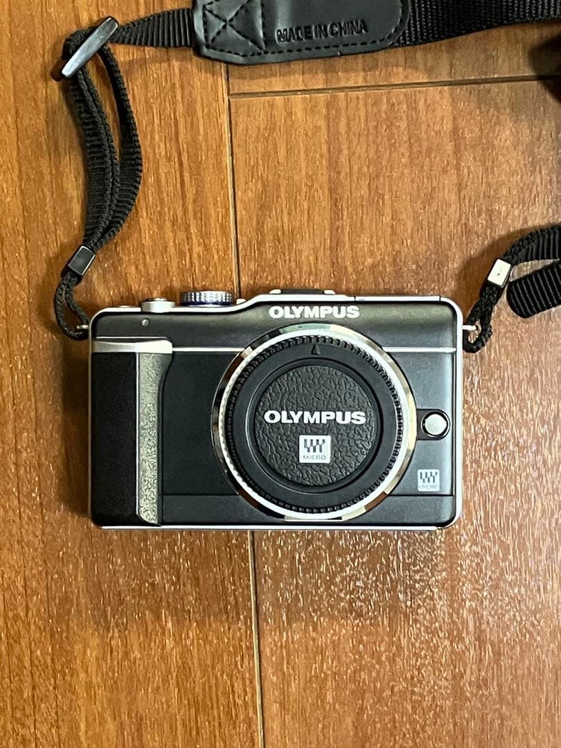美品)オリンパス PEN E-PL1 ダブルズームキット+ 予備電池など＋おまけ