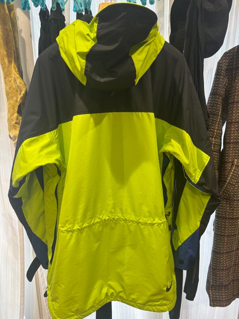 NIKE ナイキ　acg アウター　未使用にた近い　L