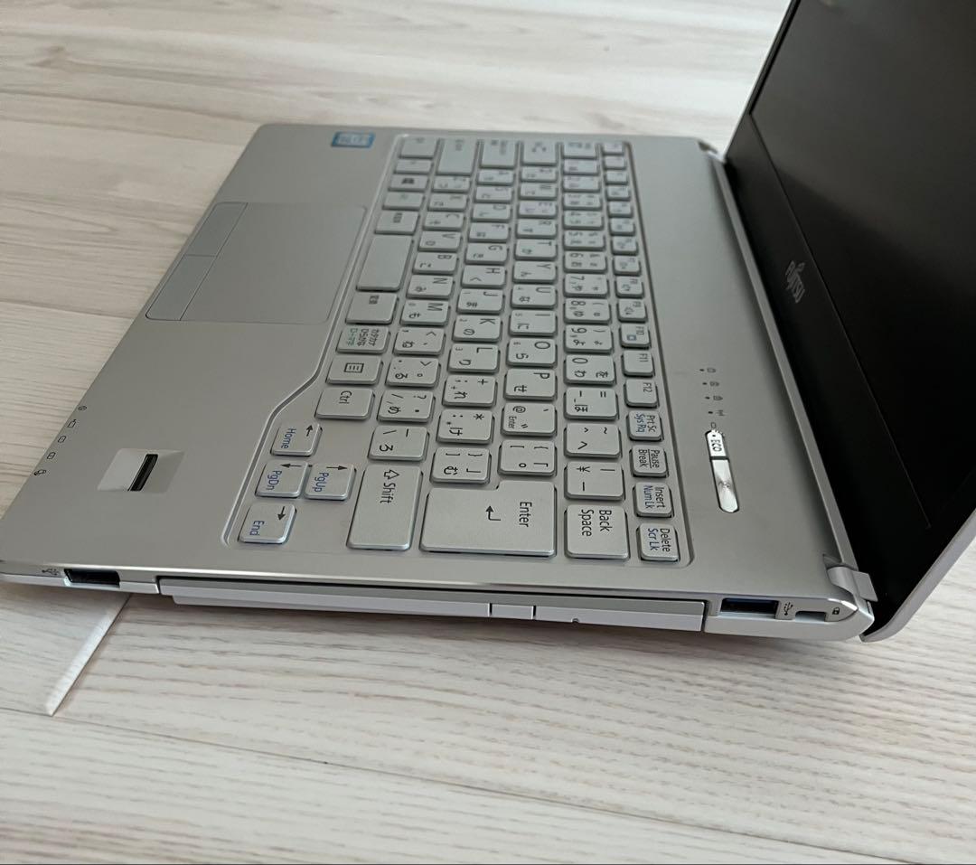 富士通 13.3インチ FHD Core i5 8GB SSD 128GB