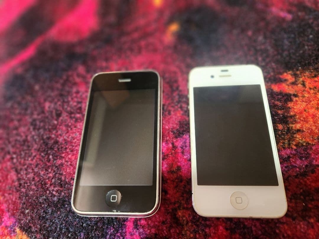 【動作品】iPhone 4s 32GB本体　iPhone 3gs 16GB 本体