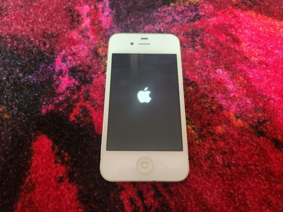 【動作品】iPhone 4s 32GB本体　iPhone 3gs 16GB 本体