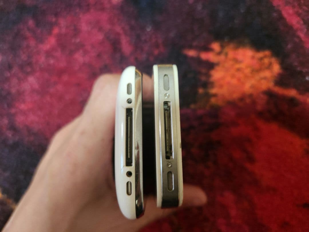 【動作品】iPhone 4s 32GB本体　iPhone 3gs 16GB 本体