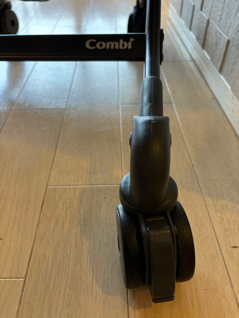 【ぽんちょ】コンビ　combi 電動ハイローチェア　ネムリラ