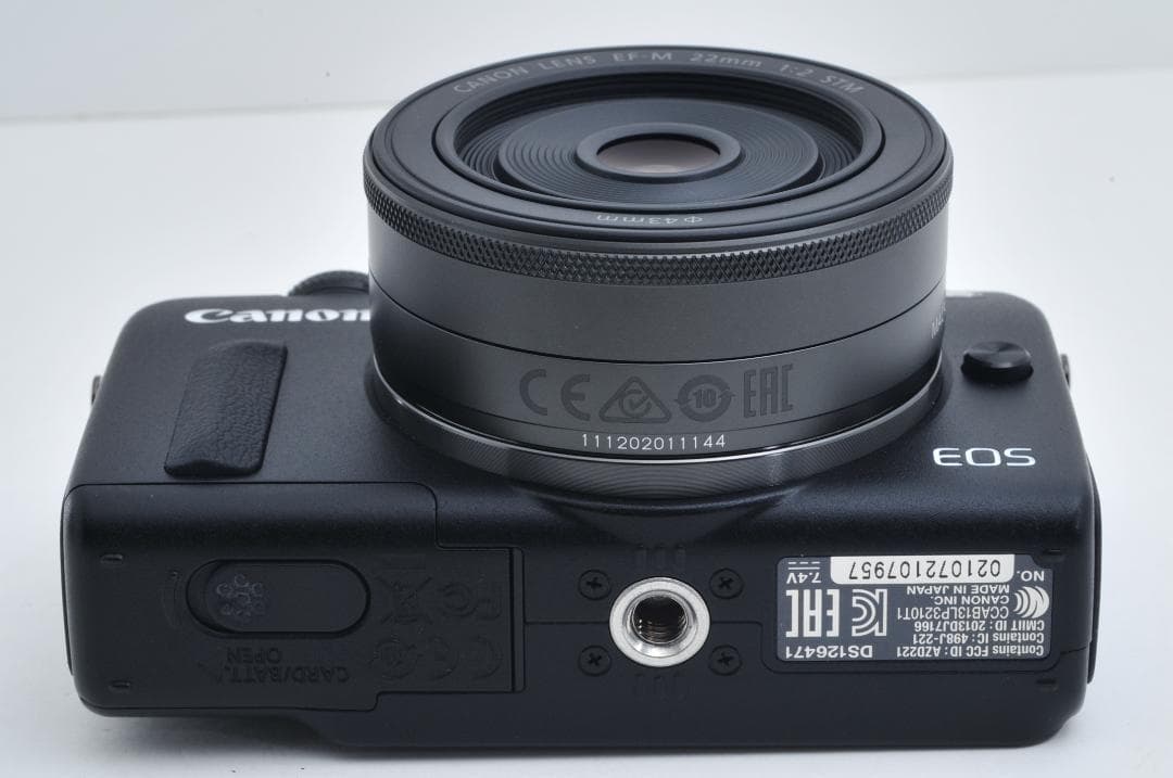 ■新品級■ Canon EOS M2 トリプルレンズキット≪付属品完備≫