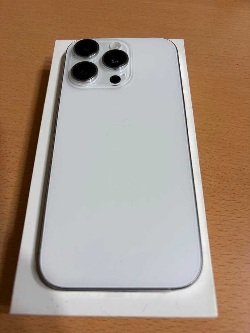 【美品】iPhone16Pro ホワイトチタニウム 256GB