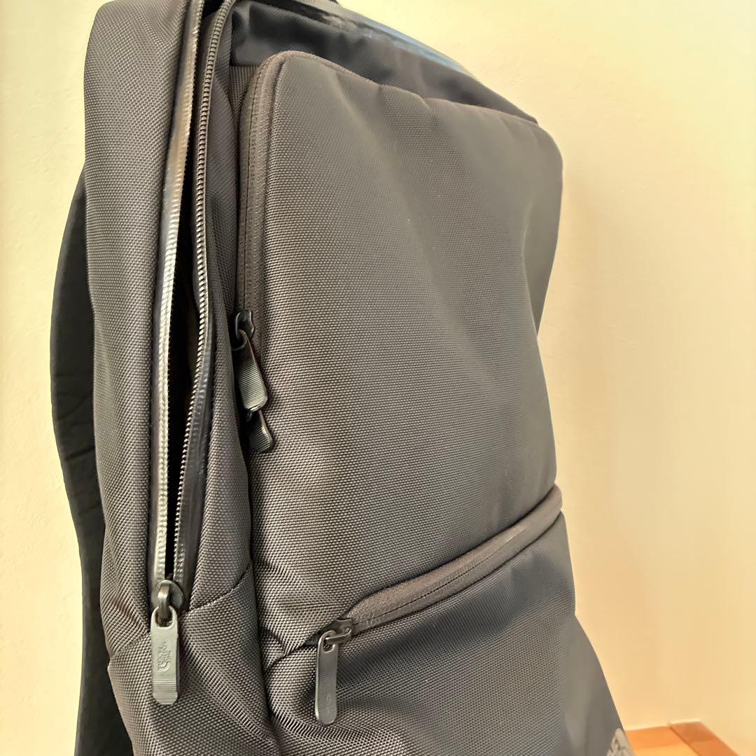THE NORTH FACE ブラック ビジネスバックパック