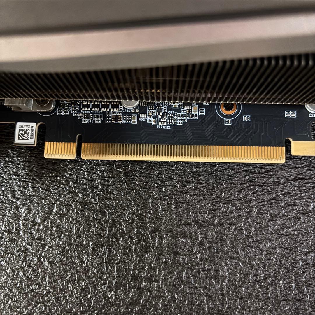 ZOTAC RTX 4090 AMP EXTREME AIROサポートステイ付き