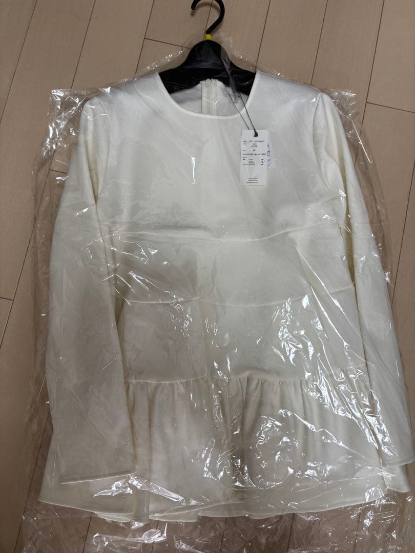 【新品・タグ付き】yori ぬくぬくティアードフリルブラウス　ホワイト36