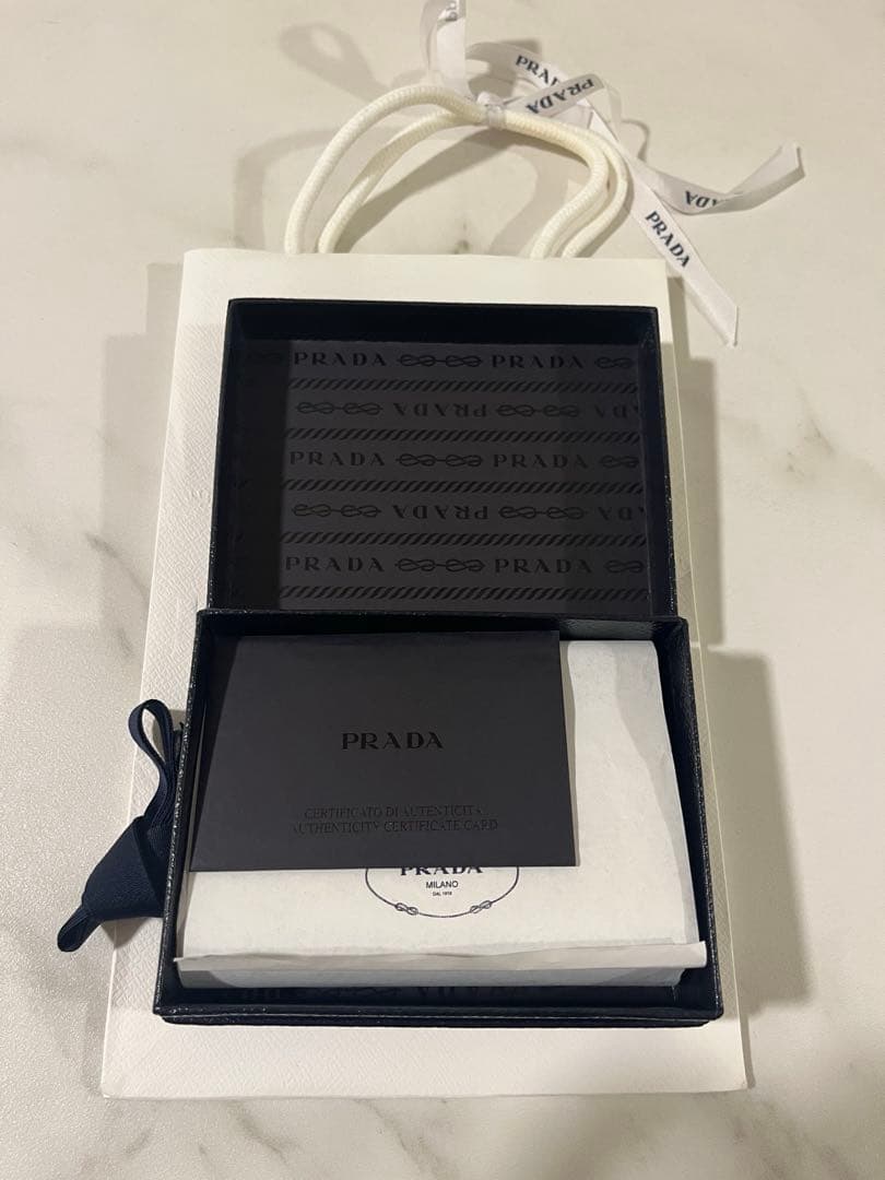 【新品未使用品】PRADA サフィアーノ　名刺入れ　カードケース