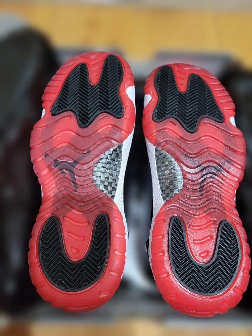 AirJordan11 Retro Low GSホワイト/ブラック/レッド