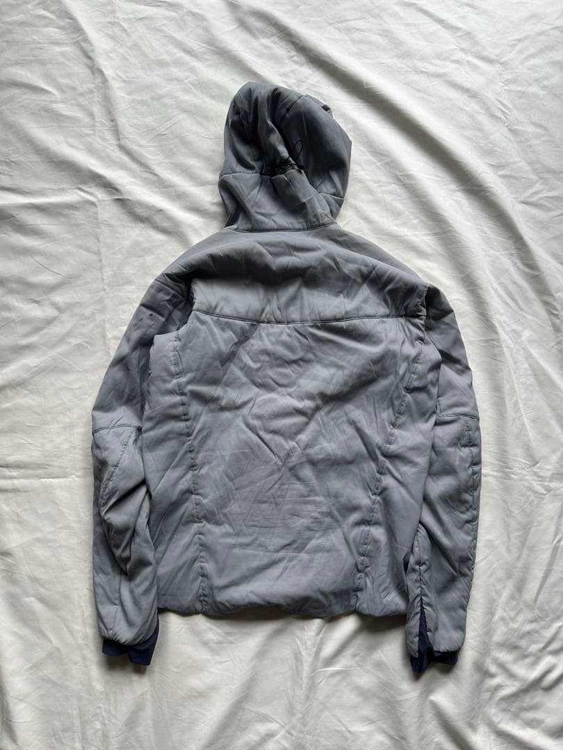 アークテリクス　グレー マウンテンパーカー ドローコード付き