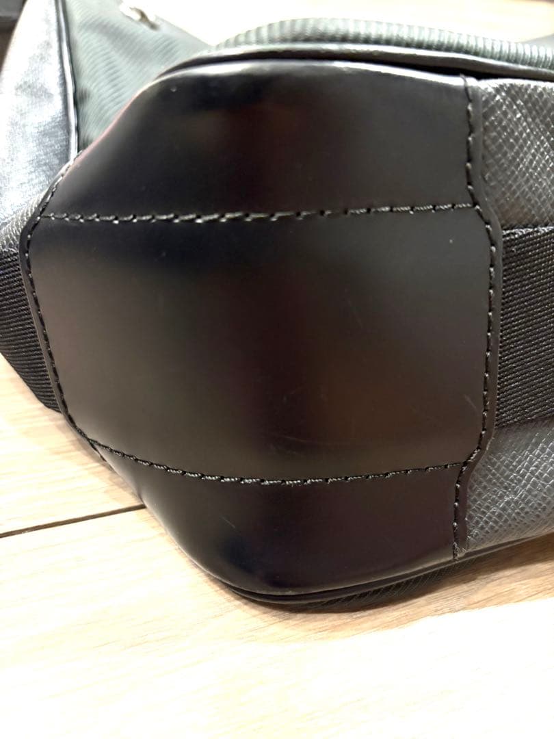 ルイヴィトン M30162 タイガ デルスー ショルダーバッグ