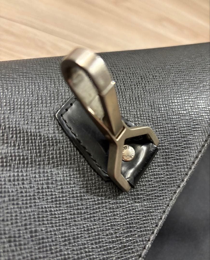 ルイヴィトン M30162 タイガ デルスー ショルダーバッグ