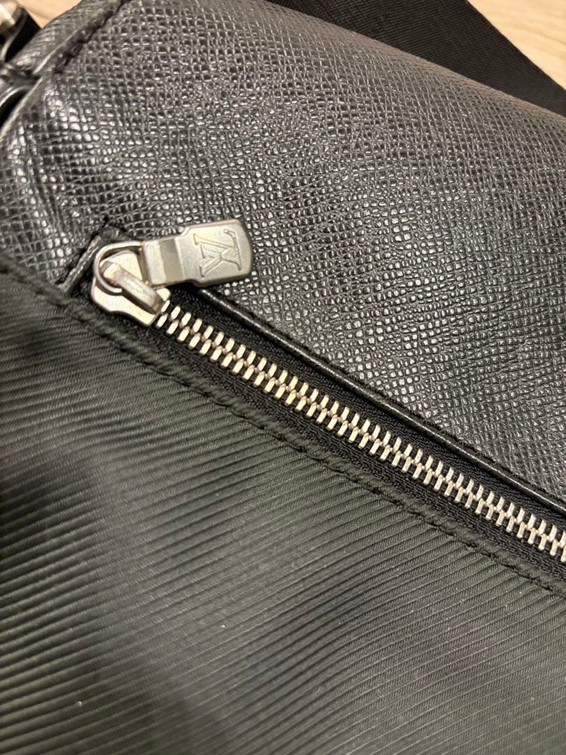 ルイヴィトン M30162 タイガ デルスー ショルダーバッグ