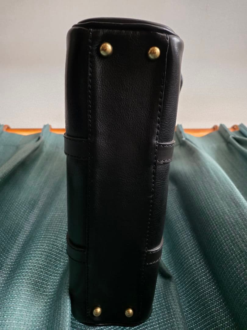 ヘルツ オルガン ドイツホックのビジネスバッグ 〈現品販売品 〉