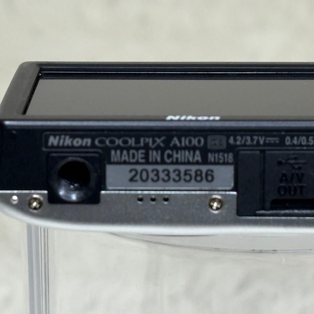 美品　Nikon カメラ　COOLPIX A100 充電器　シルバー　コンデジ