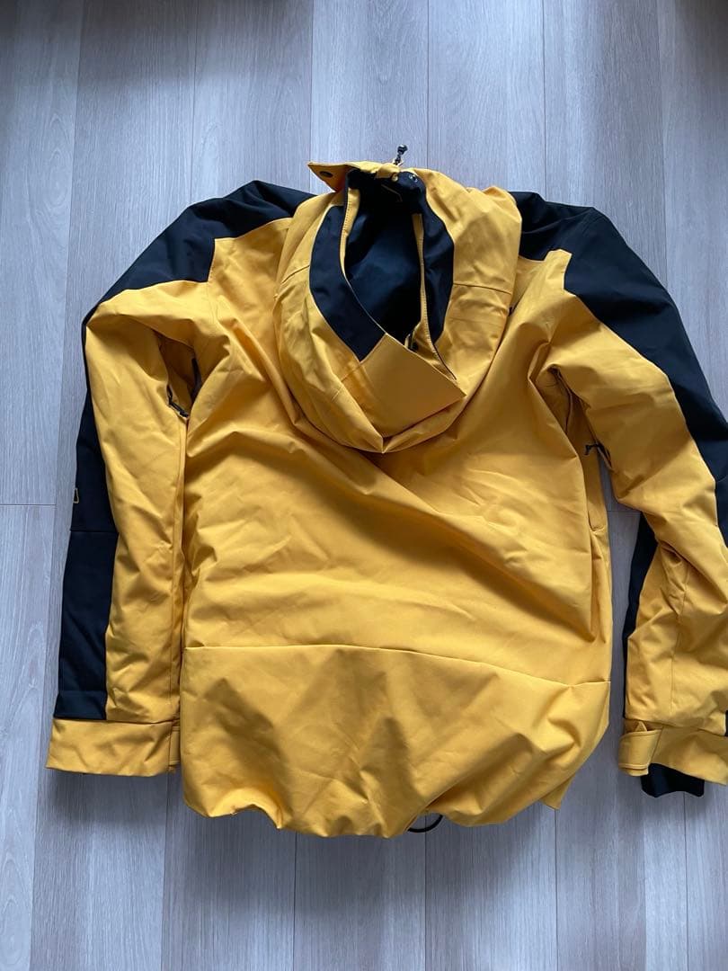 オークリー　スノーボードウェア　ジャケット　ブラック　イエロー　2023-24