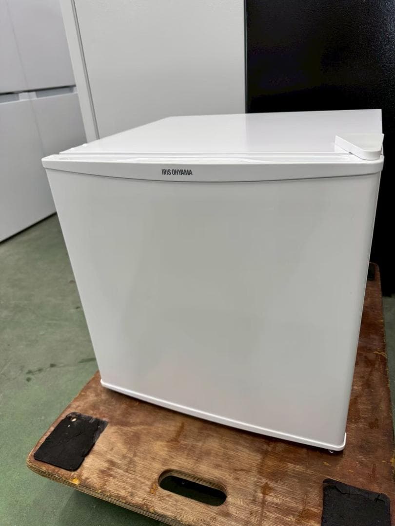 大阪送料無料★3か月保障★冷蔵庫★2018年★IRR-A051D-W★R-220