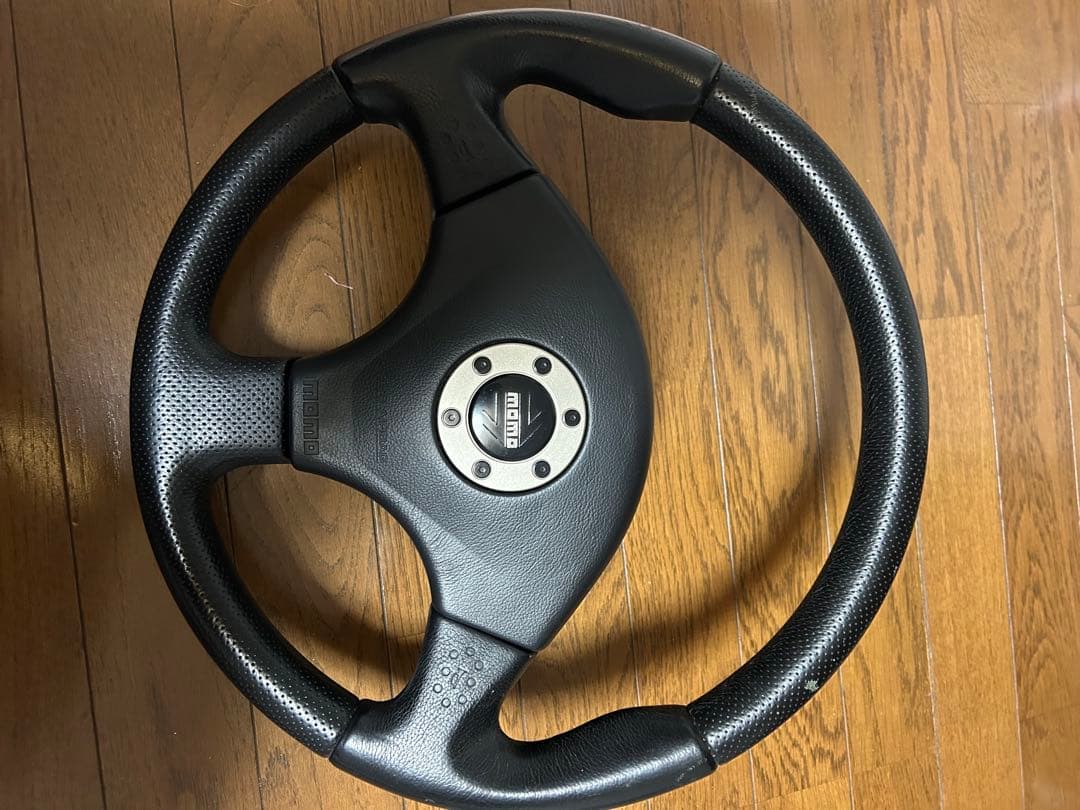 MOMO ステアリング L880Kにて使用