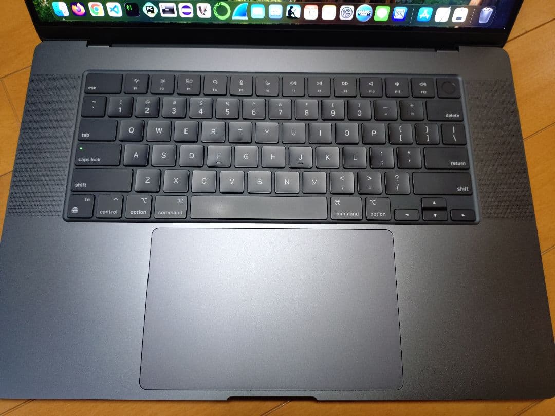 美品　Macbook Pro (M3Pro) 16in ブラック おまけ付き