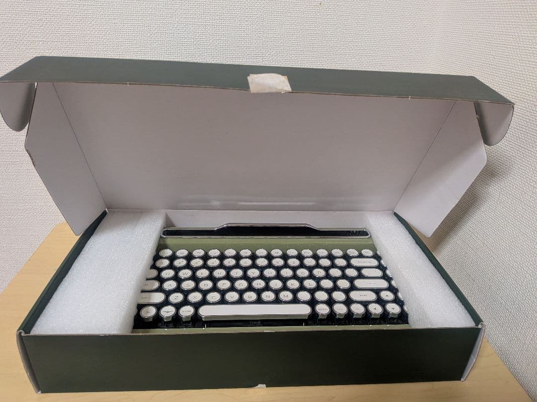 PENNA レトロタイプライター風キーボード（ワイヤレス）