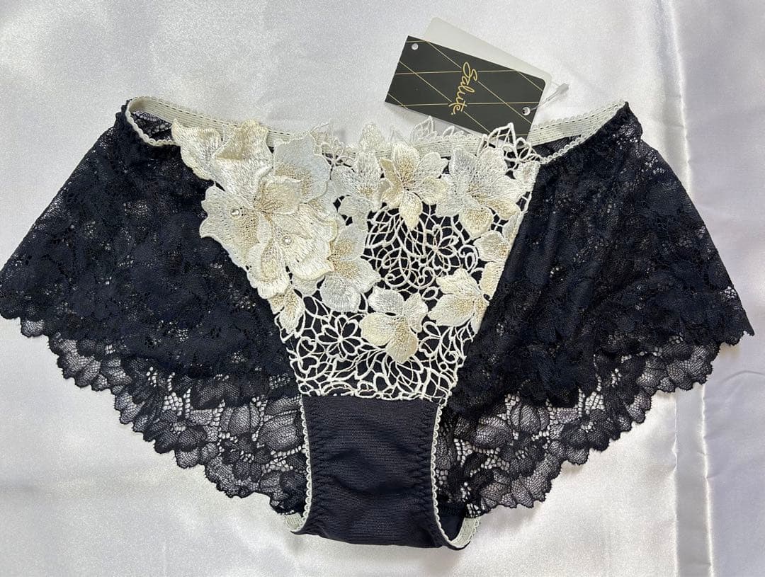 新品タグ付 ワコール サルート89G店舗限定 完売 ブラ70D&ショーツM