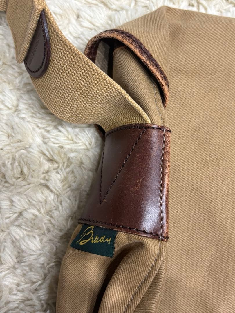 Brady アリエルトラウト ラージ　ベージュ