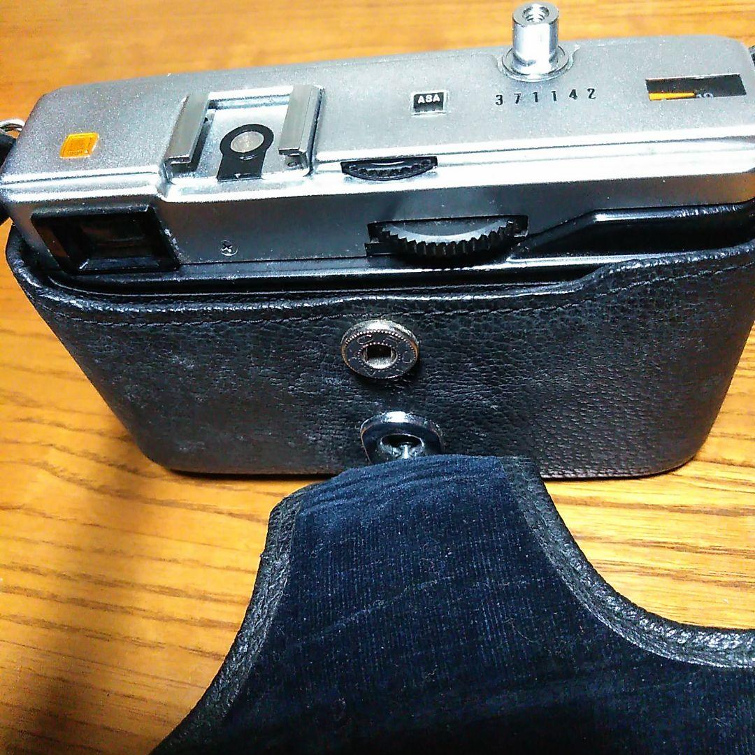 OLYMPUSのカメラとフラッシュ