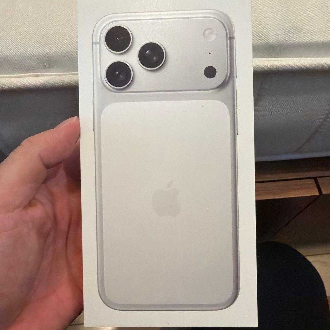 新品　iPhone 17 Pro Max シルバー 本体　256GB
