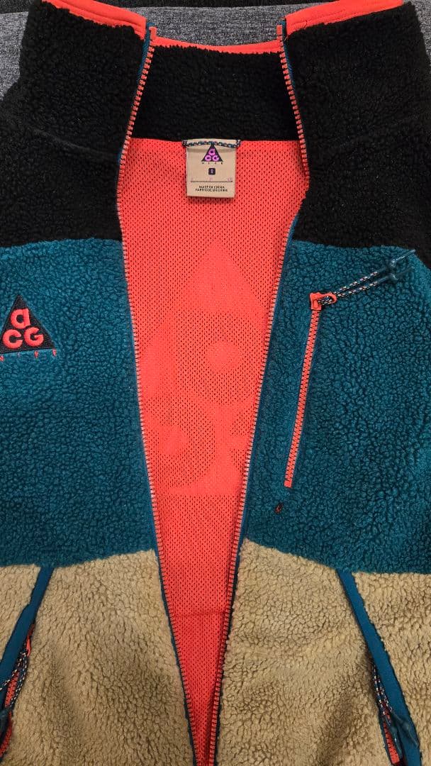 ACG マルチカラー ベスト S　訳アリ