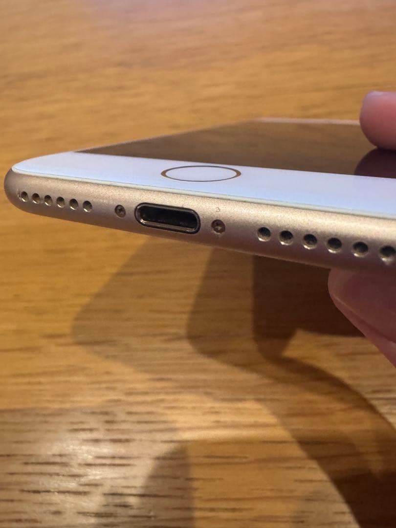 美品 Apple iPhone 8 ホワイト 64GB 80% 中古　本体