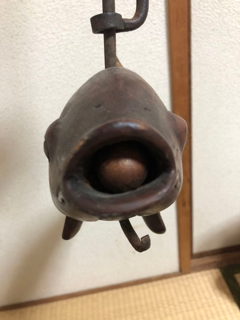 自在鉤　鯉　木彫り　囲炉裏