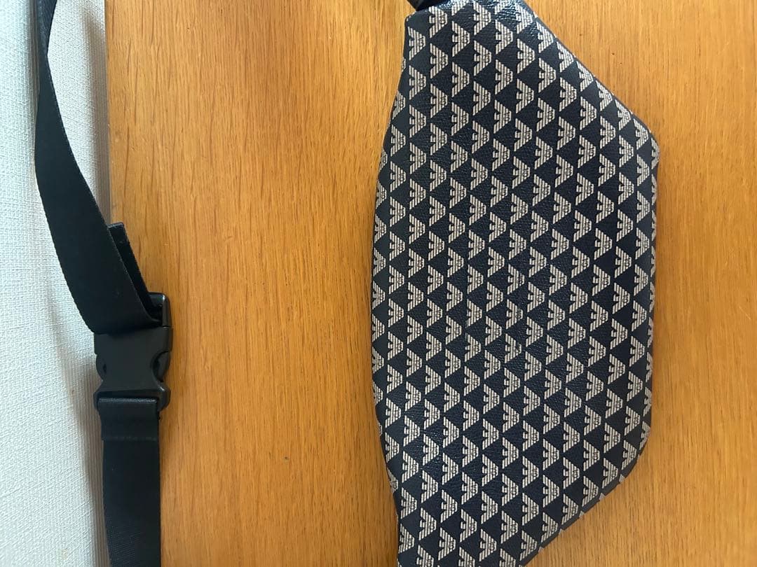 エンポリオアルマーニ ボディバッグ ネイビー/イエロー